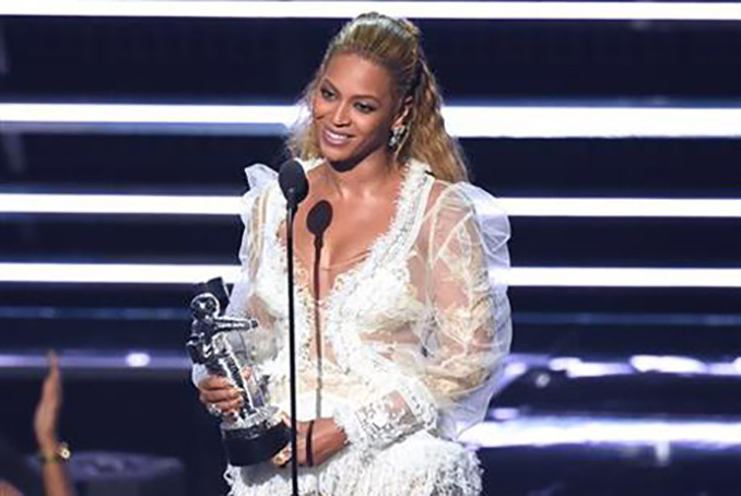  Beyonce accepts the award for Video of the Year for “Lemonade” at the MTV Video Music Awards at Madison Square Garden on Sunday, Aug. 28, 2016, in New York. (Photo by Charles Sykes/Invision/AP)