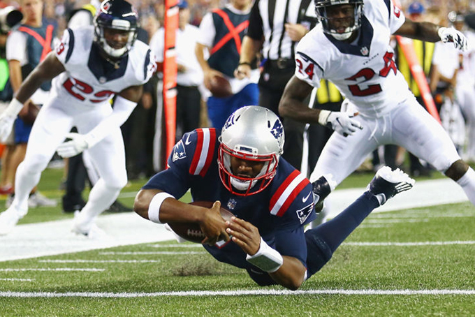 FOXBORO, MA - SEPTEMBER 22:  Jacoby Brissett #7 of the New England Patriots dives for a touchdown during the first quarter against the Houston Texans at Gillette Stadium on September 22, 2016 in Foxboro, Massachusetts.  (Photo by Adam Glanzman/Getty Images)