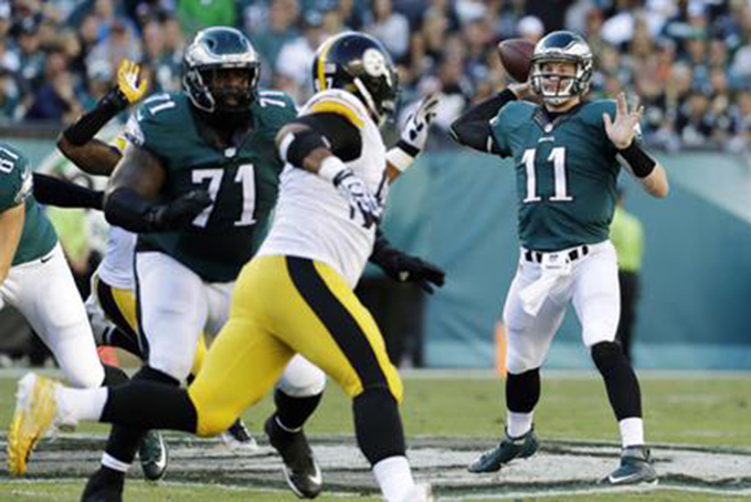 Philadelphia Eagles' Carson Wentz (11) passes during the first half of an NFL football game against the Pittsburgh Steelers, Sunday, Sept. 25, 2016, in Philadelphia. (AP Photo/Chris Szagola)