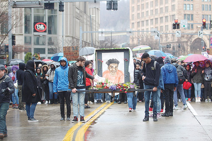 Pittsburgh Riots Massive youth crowd protests in Downtown Pittsburgh | New Pittsburgh ...
