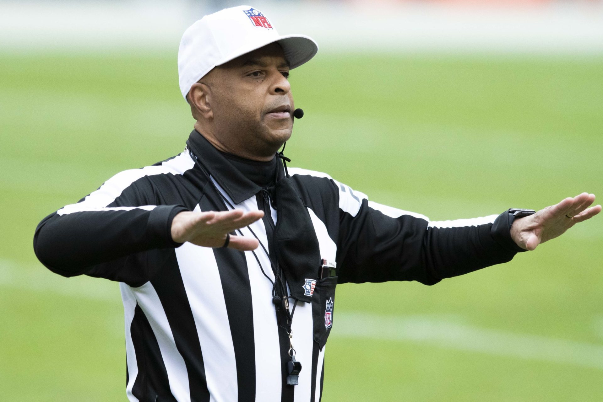 NFL ref Jerome Boger  Football and basketball, Nfl, Referee