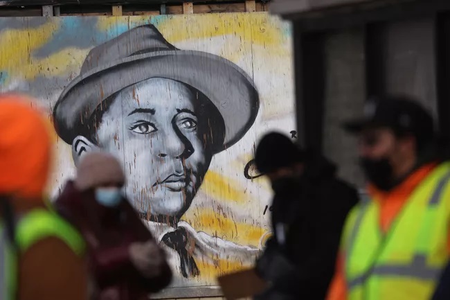 Emmett Till’s family demands arrest of Carolyn Bryant over unserved warrant
