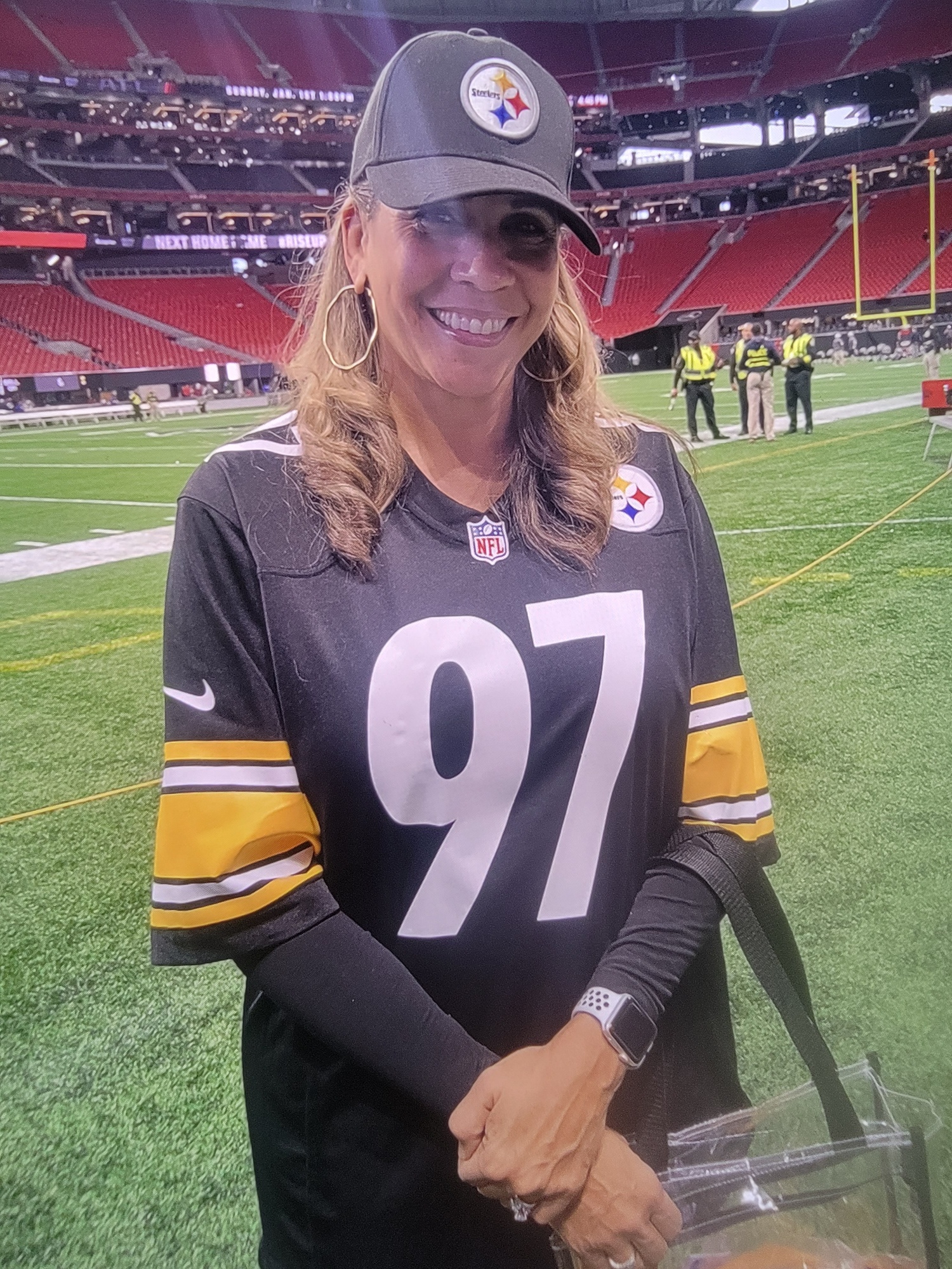 Steelers vs Falcons: Cameron Heyward cheers brother in dad's jersey