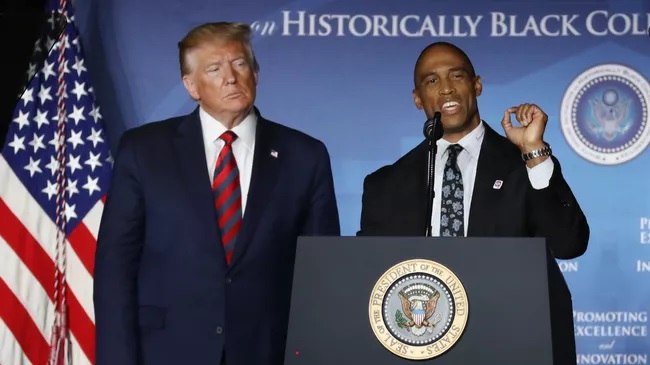 El próximo secretario de HUD de Trump tendría mucho que hacer para abordar la historia de la política de vivienda racista, y los propios comentarios y la historia de Trump sugieren que eso es poco probable | La crónica de Michigan