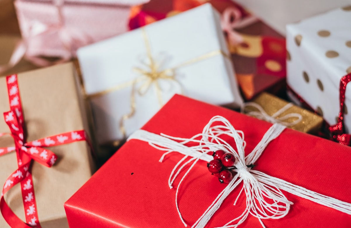 Tips for managing your holiday budget in a time of financial uncertainty