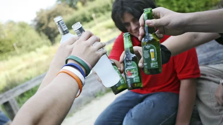 is alcohol the new tobacco Will go way of cigarettes? What one public health battle can tell us Comparing Alcohol and Tobacco: Health